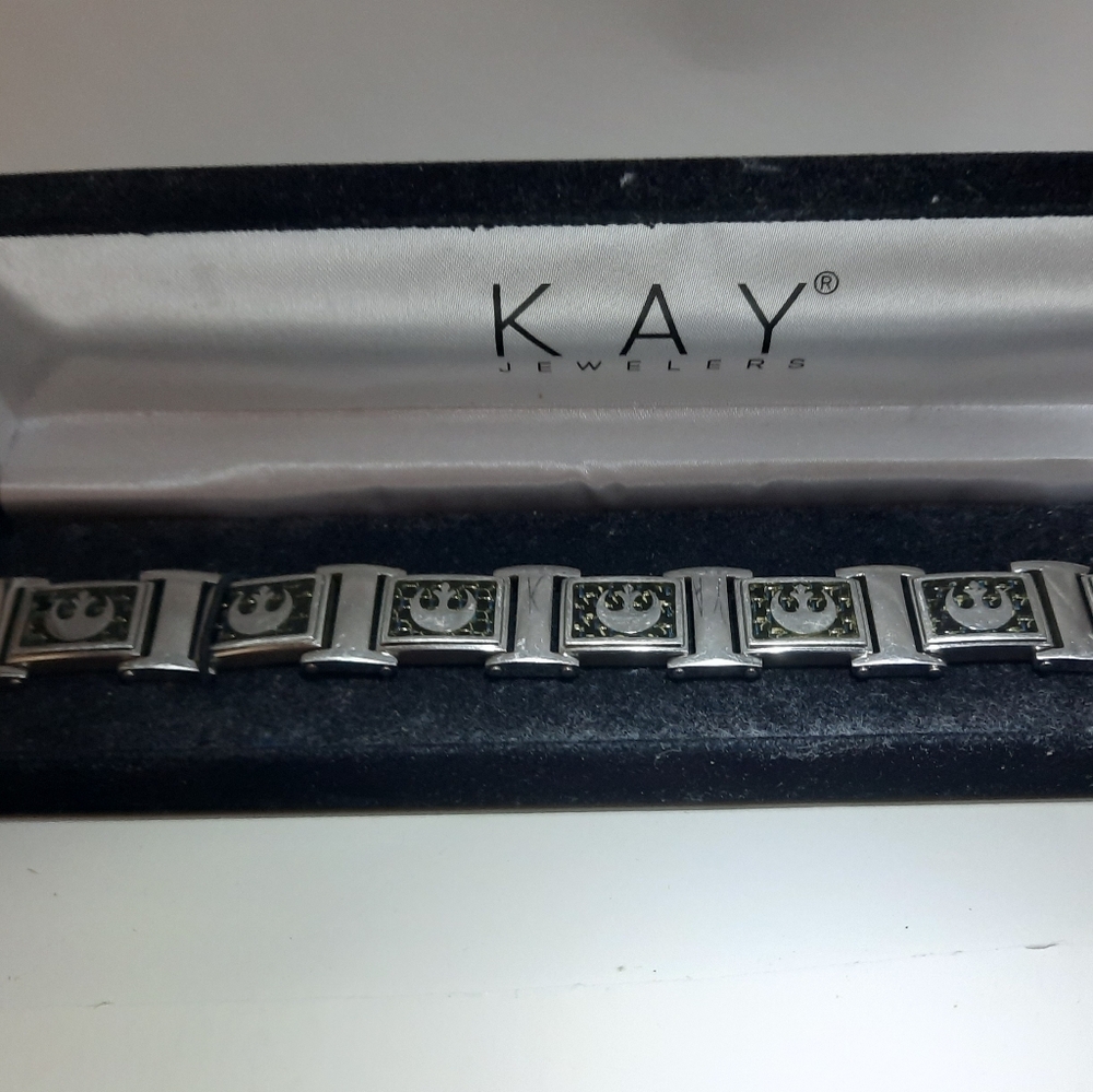 Star Wars Men’s Stainless Steel Carbon Fiber Jedi Order Bracelet – 8.5 Inch